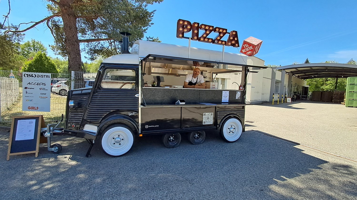 <h3>ANTHO'S PIZZA</h3><p>9 rue du Pr&eacute; Faucon, parking TSL<br><a href="//www.anthospizza.com">www.anthospizza.com</a></p><p>06 30 30 23 42<br>Tous les midis</p>-image