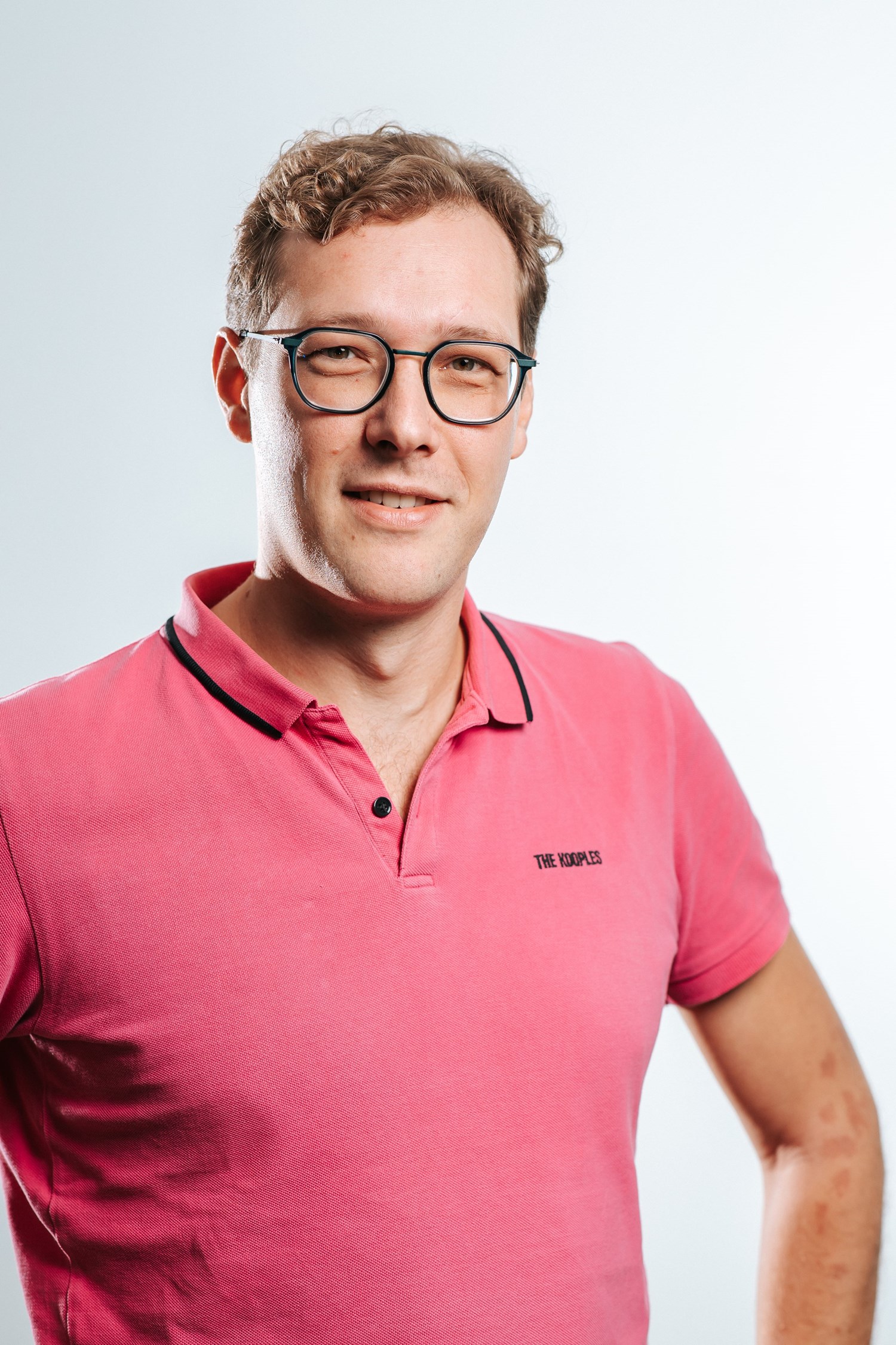 <div class="nom">John-Henry Tardy</div><div class="metier">NETDEV</div>-image