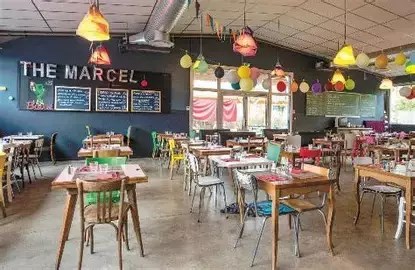 <h3>THE MARCEL BISTROT</h3><p>10 avenue du Pré Félin<br>info@themarcel.fr<br>04 50 51 01 68<br>Sur place et à emporter / événements</p>-image