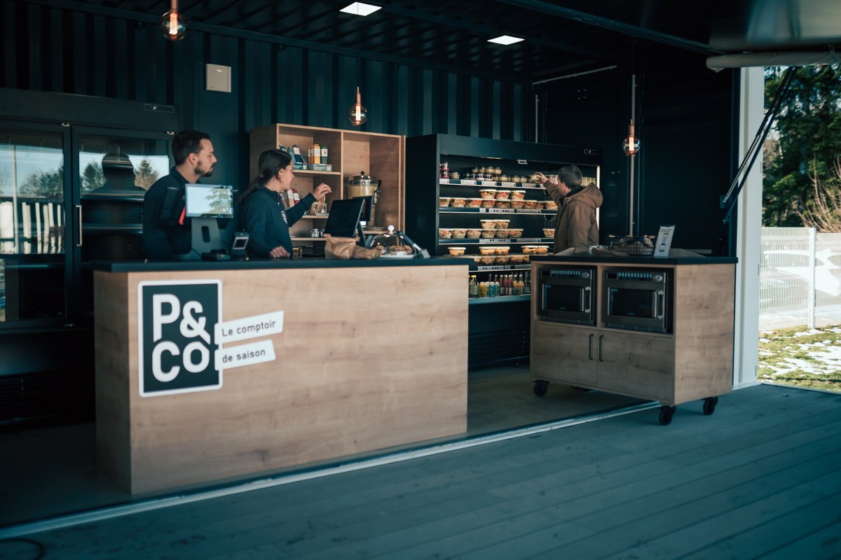 <h3>P&amp;CO</h3><p>11 rue du Pré Faucon, Parking Scott<br>corentin@p-co.fr<br>04 50 09 03 79<br>A emporter</p>-image